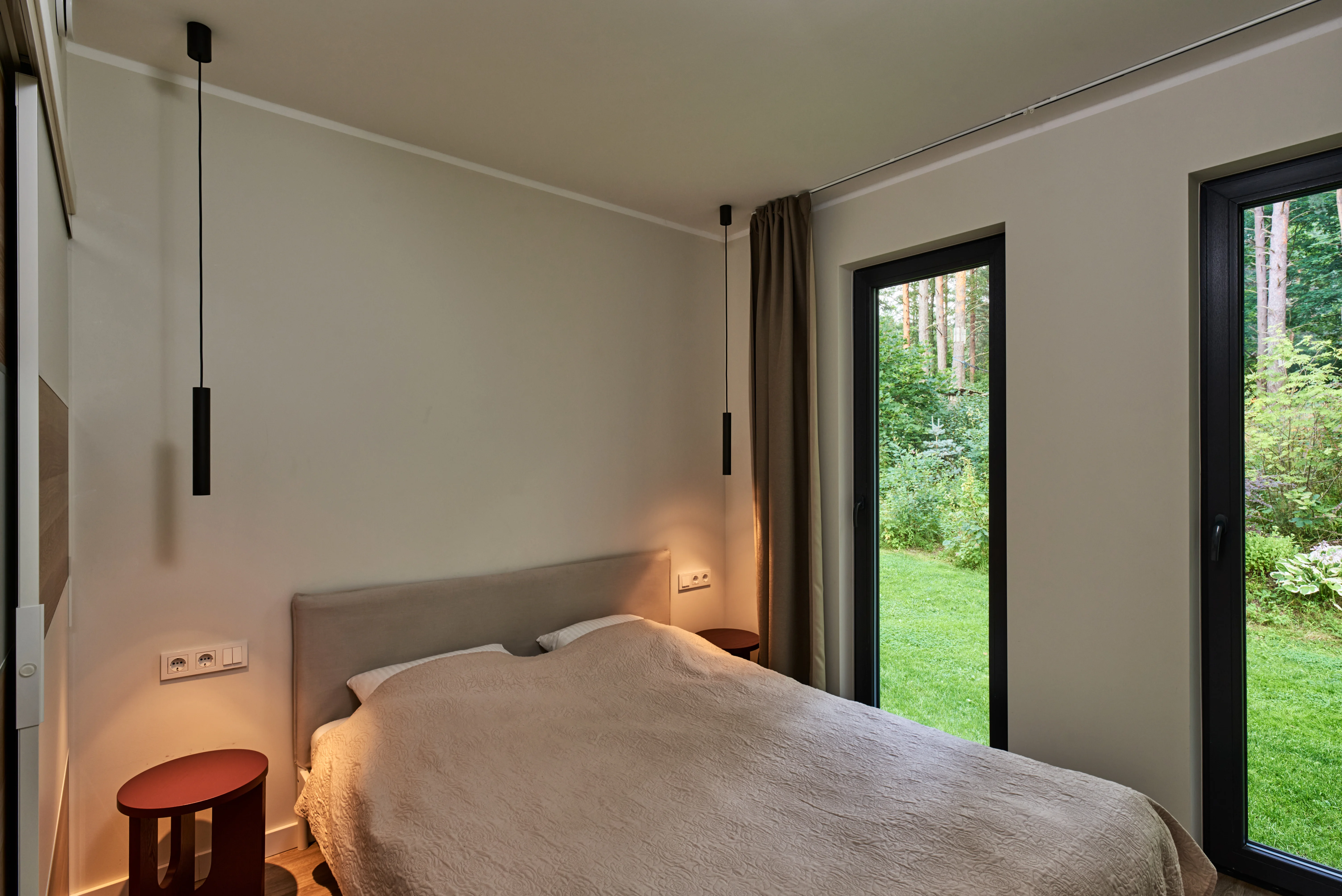 CHALET bedroom with garden view